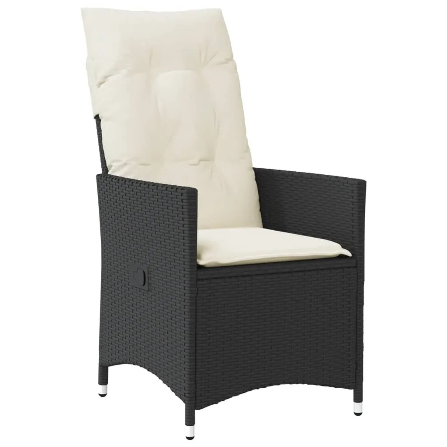 Schwarzer Relaxsessel aus Polyrattan mit cremefarbenen Kissen, Teil der vidaXL Garten-Essgruppe.