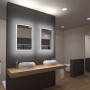 Badezimmer mit zwei DSK Design LED-Lichtspiegel Silver Porto, 45x70 cm, mit Uhr.