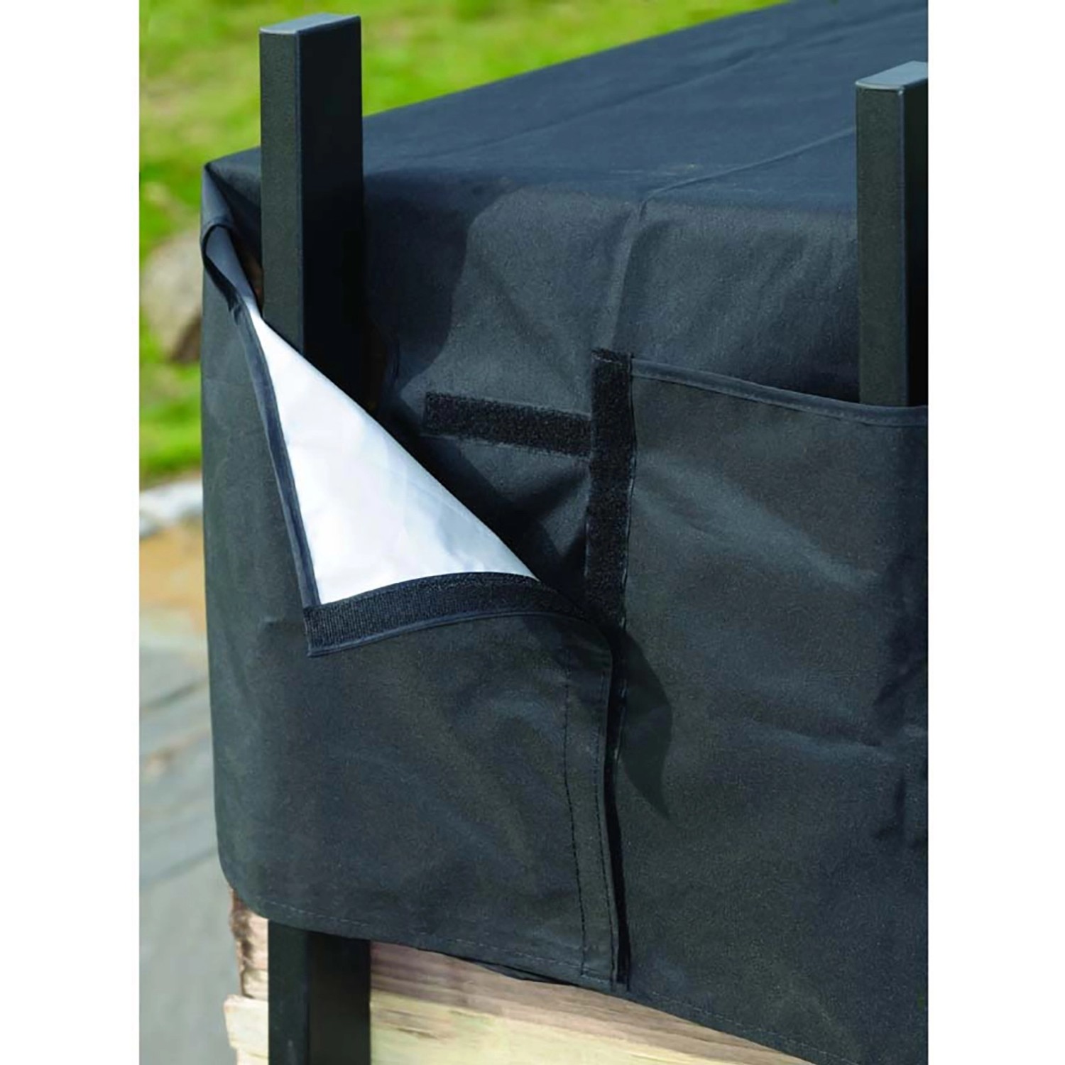 ShelterLogic Kaminholzregal 120cm mit Wetterschutz aus Polyester, Detailansicht der Befestigung.