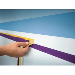 Anwendung von LUX Flachkrepp Exact Line 38mm für scharfe Farbkanten im Innenbereich.