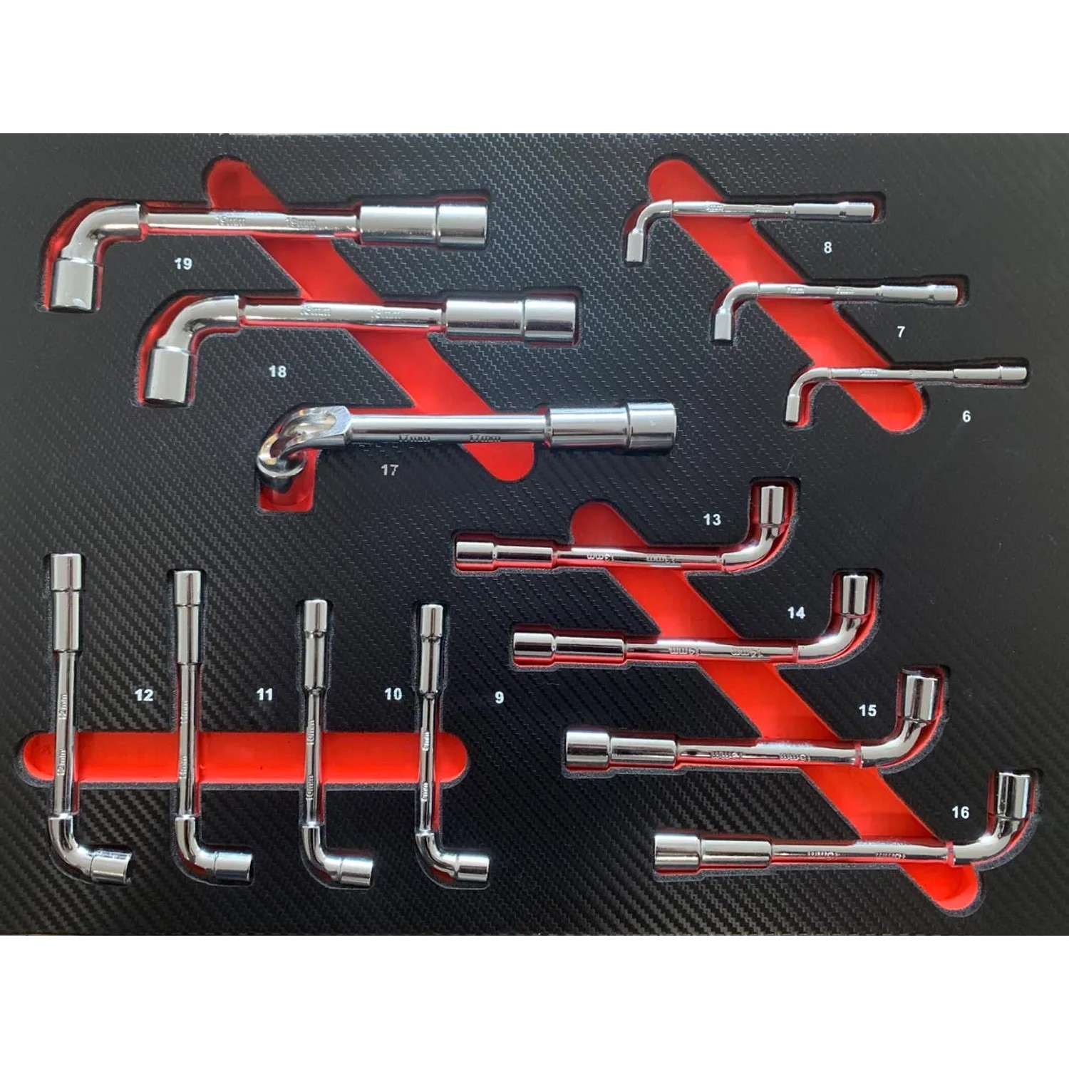 Pfeifenkopfschlüssel-Set im Werkzeugwagen: 14 gebogene, einseitig offene Schlüssel, Chrom-Vanadium-Stahl.
