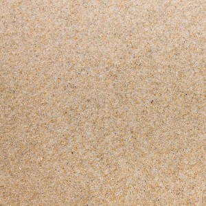 Nahaufnahme von hellem Quarzsand (0,4 - 1,2 mm) von Galamio, geeignet für Bau, Garten und Reitsport.