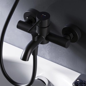 AM.PM Spike Wannenarmatur Aufputz in Schwarz, mit Brauseanschluss für Badewanne.