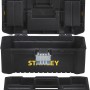 Geöffnete Stanley Kunststoffbox Essential 12,5 Zoll mit Metallschnalle und herausnehmbarem Einsatz.
