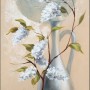 Leinwandbild Blaue Vasen IV, 27x77 cm: Stillleben mit weißen Blüten in Vase und Krug.