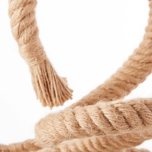 Detailaufnahme der Tischlampe Sailor von Brilliant, Seil-Element in Natur.