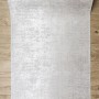 Beiger Antirutsch-Läufer Lotus aus Polyester auf Holzfußboden, teilweise aufgerollt. Ideal für Flur & Küche.