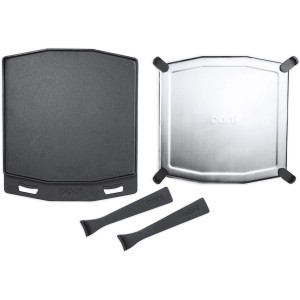 Ooni Grillpfanne Dual-Sided Grizzler mit Untersetzer und Griffen. Grillutensil aus Gusseisen und Edelstahl.
