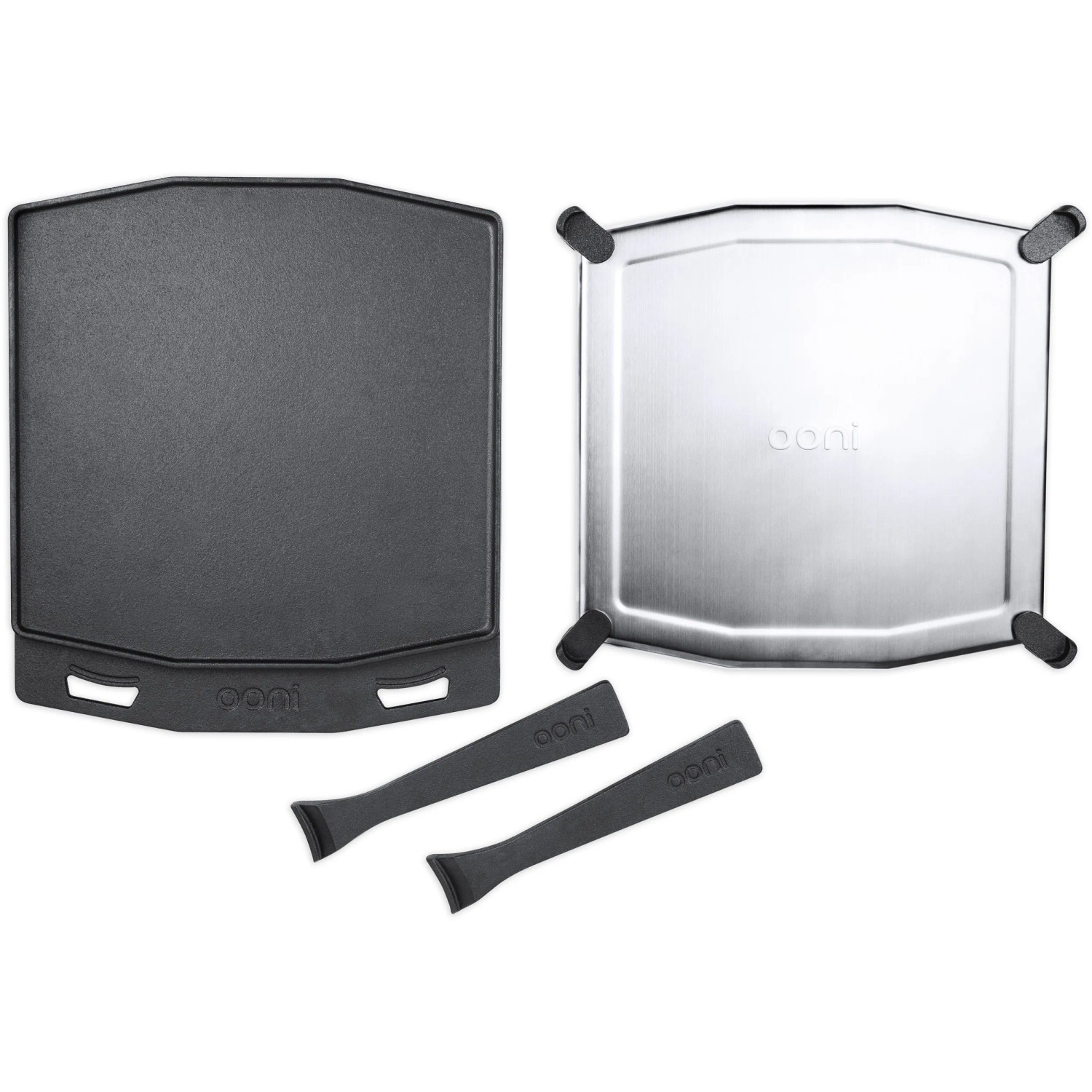 Ooni Grillpfanne Dual-Sided Grizzler mit Untersetzer und Griffen. Grillutensil aus Gusseisen und Edelstahl.