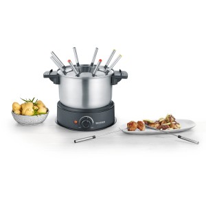 Severin Fondue-Set FO 2470 aus Edelstahl mit 8 Gabeln und Speisen auf dem Tisch.