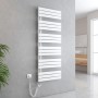 Weißer, elektrischer Emke Badheizkörper 60x159cm mit Thermostat und Timer. Handtuchheizkörper.
