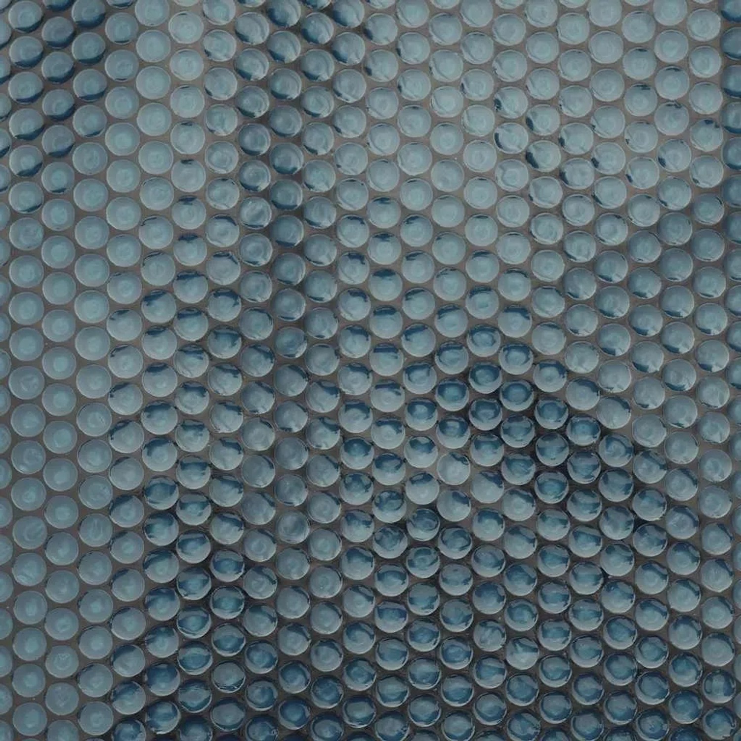 Schwarze und blaue Pool Solarplane 600x300 cm mit Luftpolsterfolie.