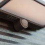 Anthrazitfarbene Lutec Solar-LED-Wandleuchte Doblo mit Bewegungsmelder, Nahaufnahme.