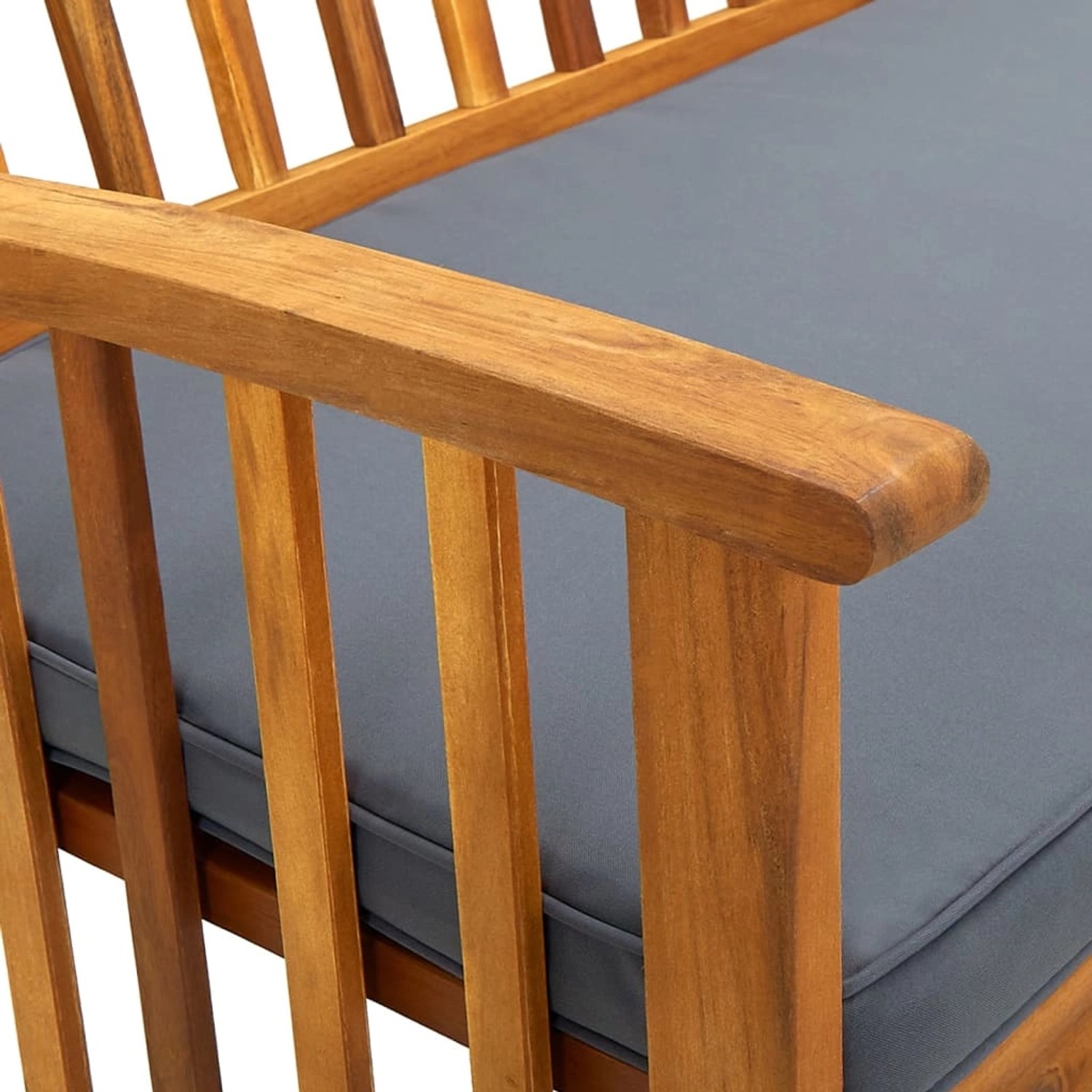 Detailansicht der dunkelgrauen VidaXL Gartenbank aus Akazienholz mit Kissen.