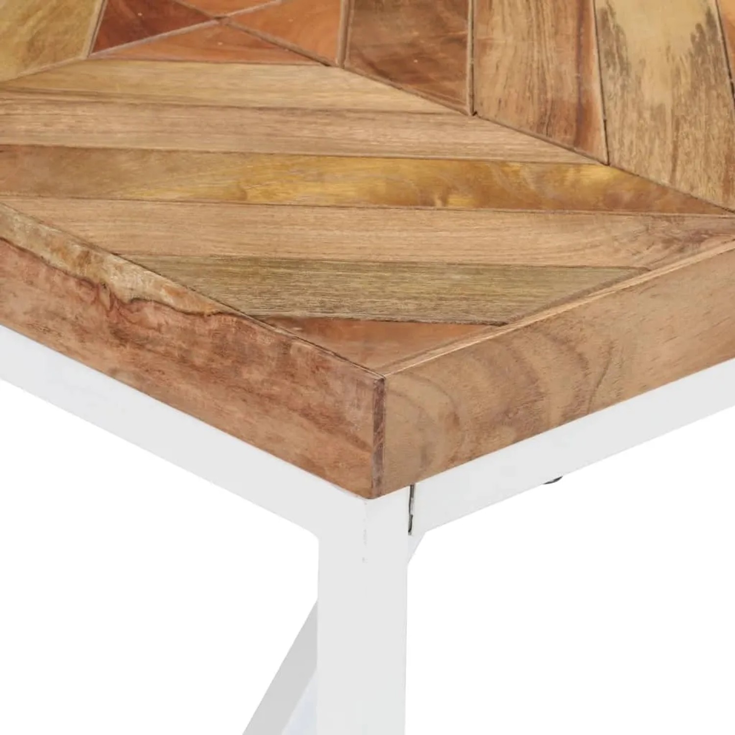 Detailansicht Esstisch aus Akazie/Mango mit Mosaikmuster und weißem Metallgestell.