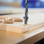 LUX Dübel-Bohrer-Satz Classic, 6-teilig beim Bohren in Holz mit Tiefenstellring und Dübeln.