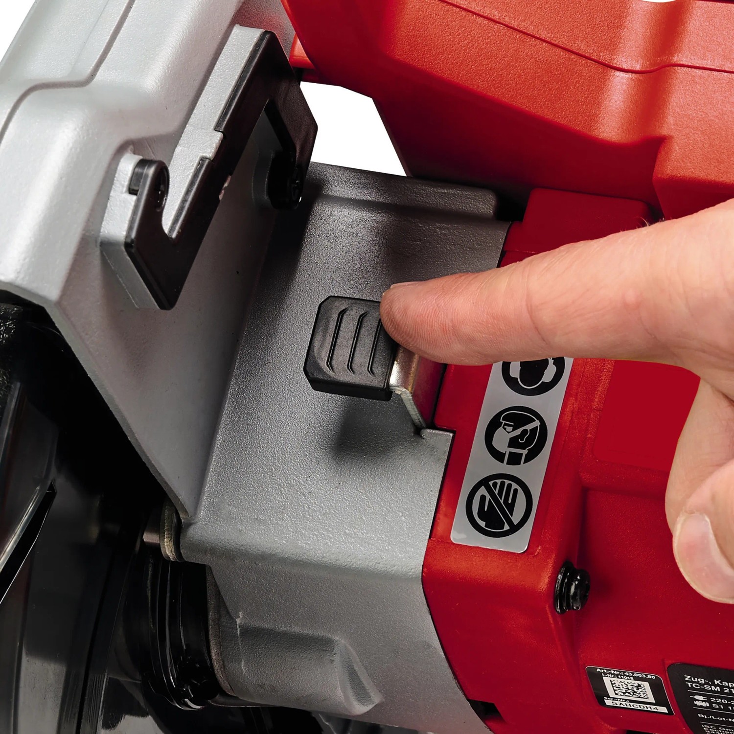 Detailaufnahme: Einhell Zug-Kapp-Gehrungssäge TC-SM 216 mit Betätigungselement.