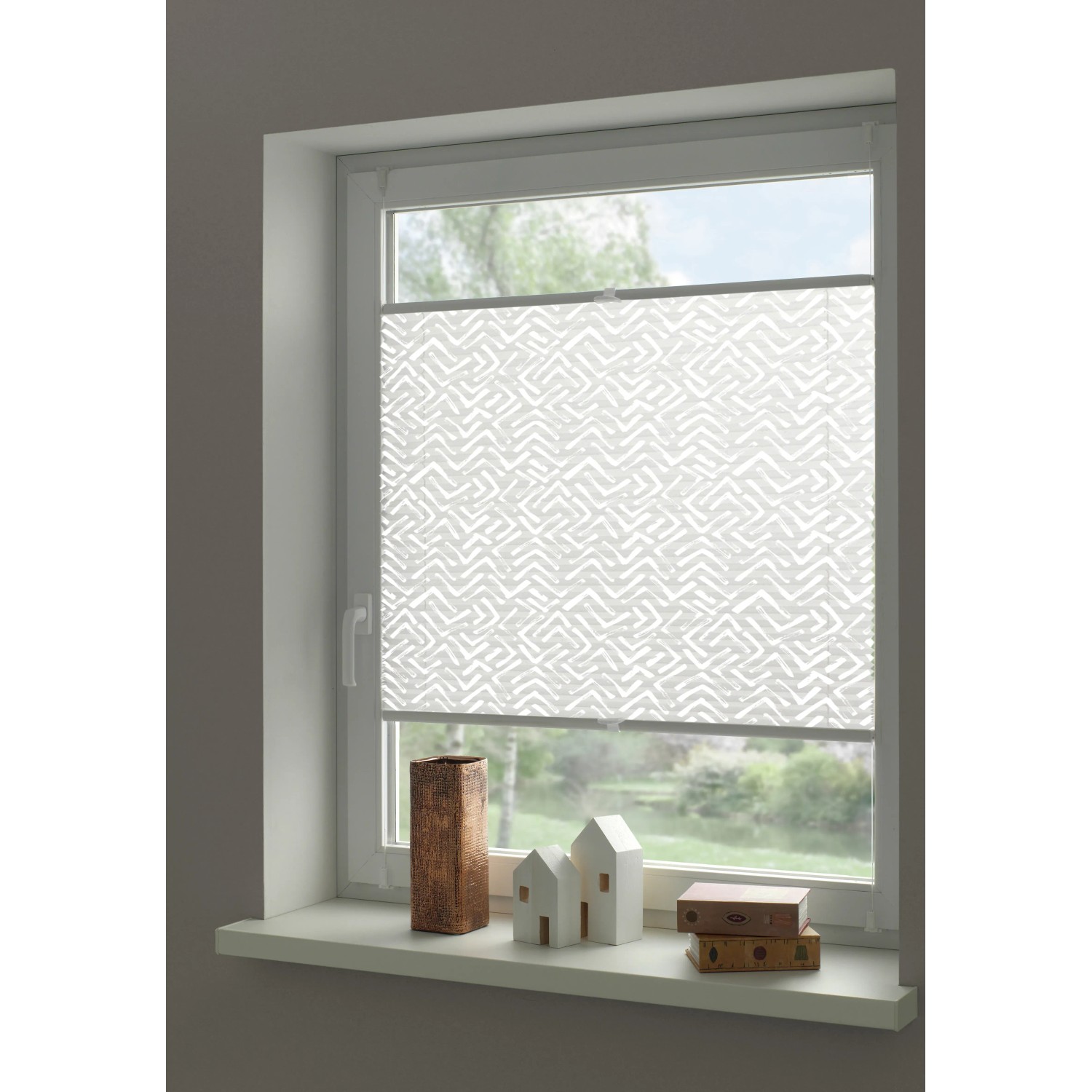 Weißes Gardinia Plissee Concept Lissy, 100x130 cm, mit Klemmträgern am Fenster.