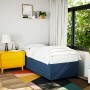 Blaues Boxspringbett (80x200 cm) mit Matratze und Auflage im Schlafzimmer.