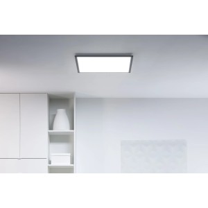 Quadratisches, schwarzes WiZ LED-Panel (60x60 cm) mit tunable White Funktion an einer Decke.