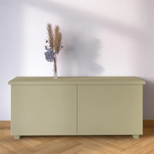 CREATE! by OBI Buntlack Fred Salbeibeige, seidenmatt, auf Kommode mit Deko.