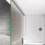 Walk-In Dusche 80x200cm mit Milchglas-Seitenwand, verchromtem Rahmen und weißer Duschwanne auf Fliesen.
