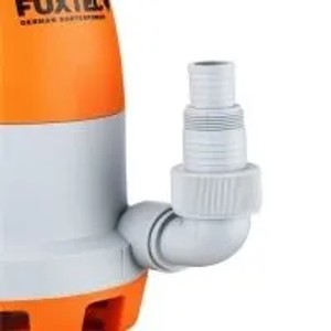 Orange-graue FUXTEC Tauchpumpe FX-TP1350 mit weißem Schlauchanschluss. Ideal für Teichpumpen und Schmutzwasser.