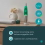 Eglo LED-Lavatischleuchte Silber/Grün/Weiss auf Holztisch. Klassische Form mit grünem Wachs-Effekt.