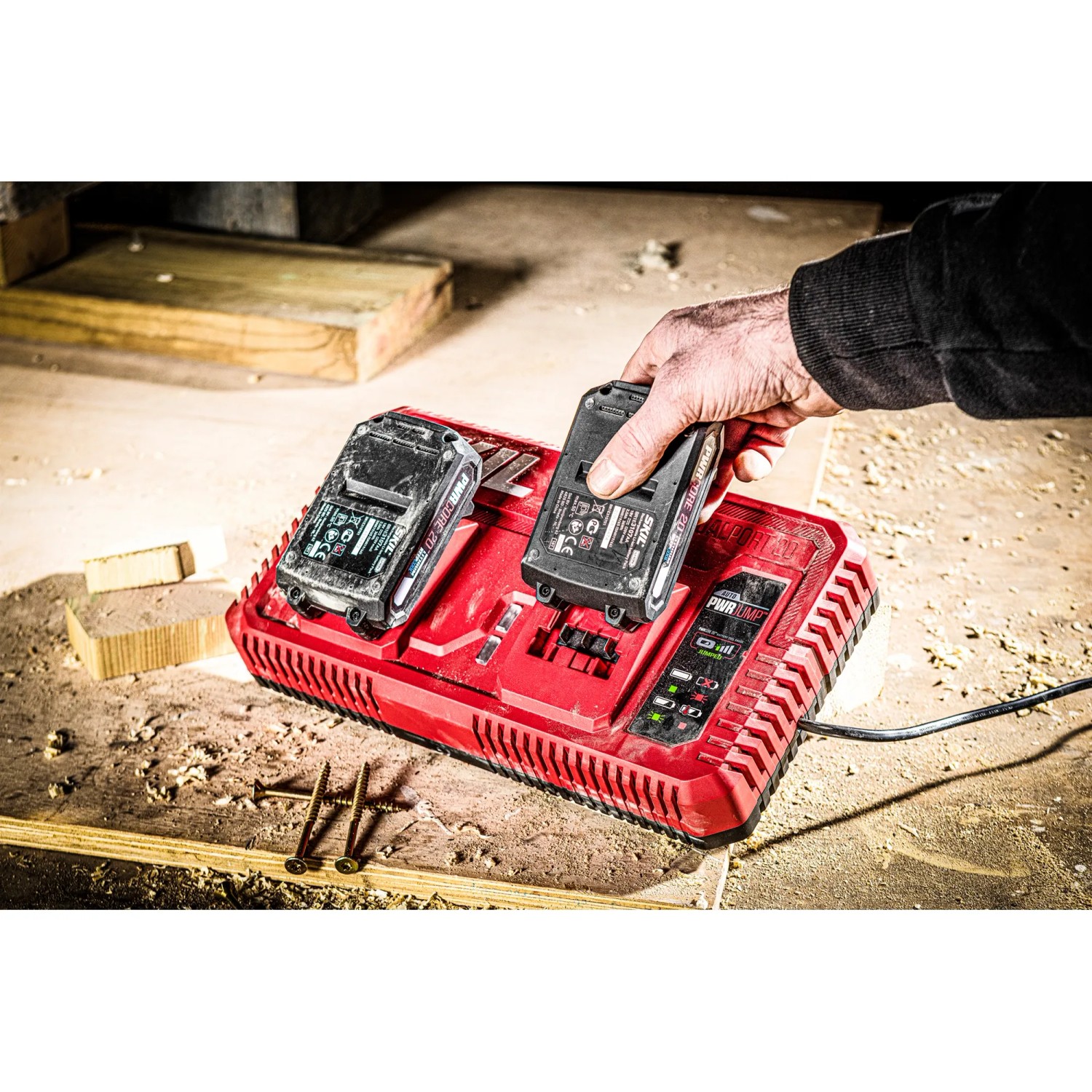 Skil Duo-Ladegerät 3132AA, 20 V, lädt zwei Akkus gleichzeitig. Ladegerät für Elektrowerkzeuge.