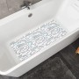 Kleine Wolke Wanneneinlage Vision in Weiß mit geometrischem Muster in Grau und Aqua in Badewanne.