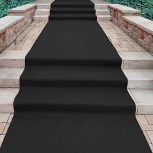 Schwarzer Primaflor Eventteppich Podium Musterstück auf einer Treppe.