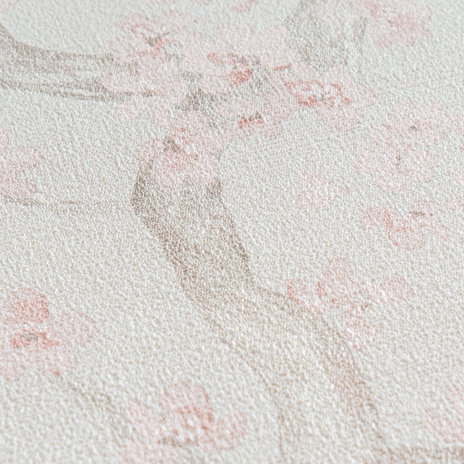 A.S. Creation Vliestapete mit floralem Blütenmuster in Creme und Rosa.