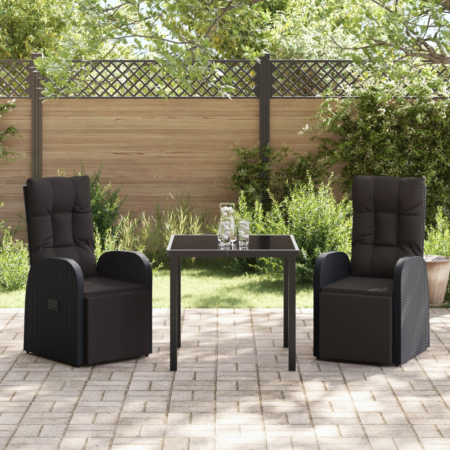 Schwarze 3-teilige vidaXL Garten Essgruppe aus Poly Rattan mit Kissen.