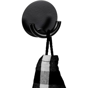 Schwarzer, selbstklebender Wenko Edelstahl-Wandhaken Rondo mit Handtuch.