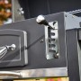 Detailaufnahme: Jamestown Holzkohlegrill Jaxon XL mit Hitzeregulierung.