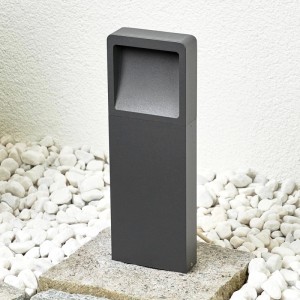 Moderne, schwarze Lucande LED Außenleuchte Leya aus Aluminium für Garten und Terrasse.