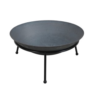 Schwarze Taino Feuerschale aus Gusseisen mit Dreibein-Gestell für Garten und Terrasse.