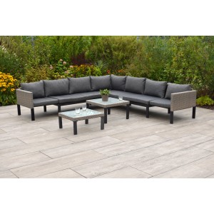 Merxx Gartenmöbelset Amantea, 3-teilig: Lounge-Eckbank mit grauen Kissen und zwei Tischen auf der Terrasse.