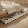 Zwei weiße Homestyle4u Bettkästen auf Rollen unter einem Bett, gefüllt mit Spielzeug und Decken, für Stauraum im Schlafzimmer.