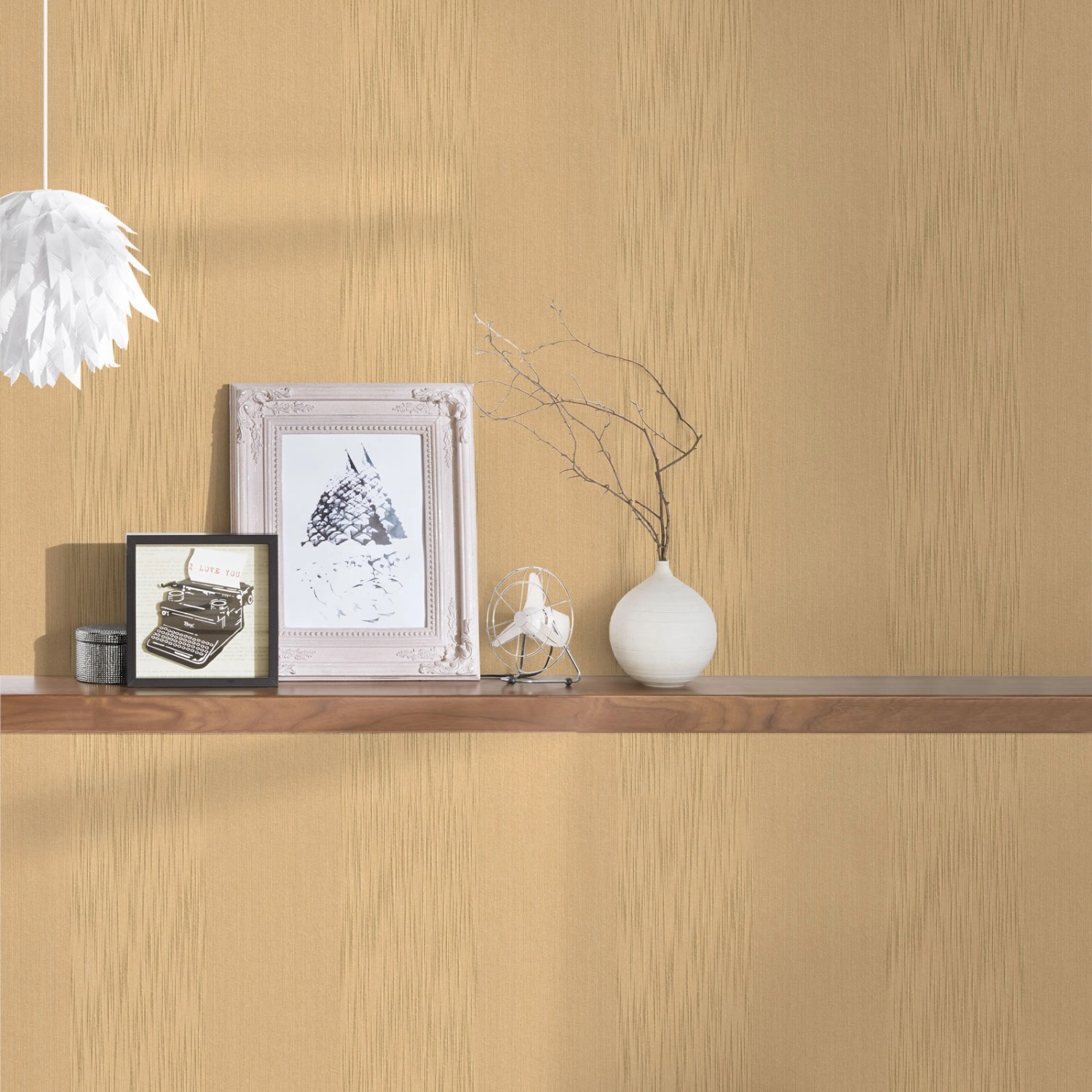 Gestreifte Textiltapete in Beige und Gold von Bricoflor für ein elegantes Wohnambiente.