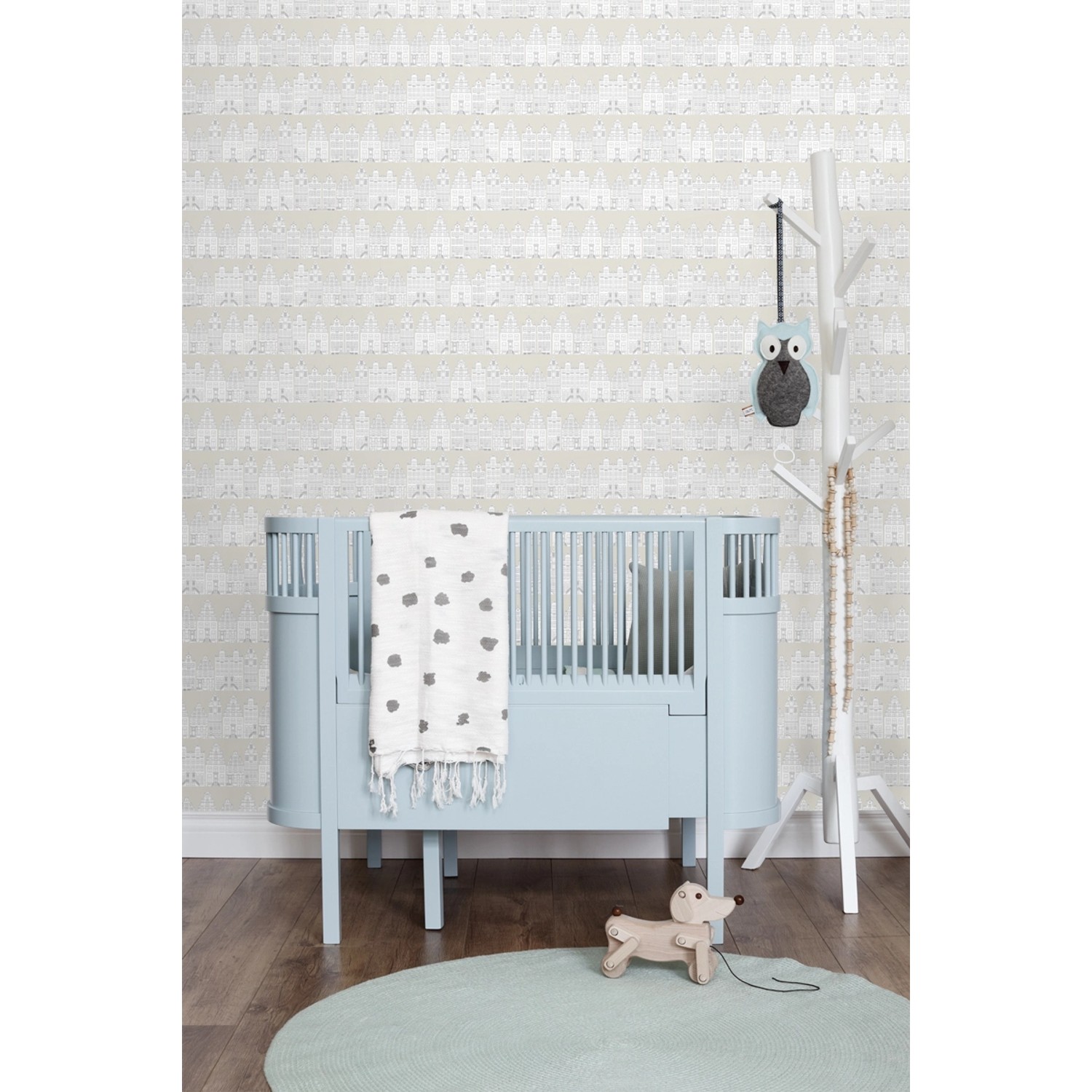 ESTAhome Vliestapete mit Amsterdamer Grachtenhäusern in Hellgrau im Kinderzimmer.