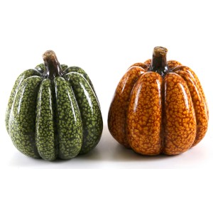 Zwei Deko-Kürbisse aus Keramik in Grün und Ocker, Ø 12 cm, Herbstdeko.