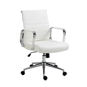 Weißer Svita Office Comfort Bürostuhl aus Kunstleder mit niedriger Rückenlehne, verchromtem Fußkreuz und Rollen.