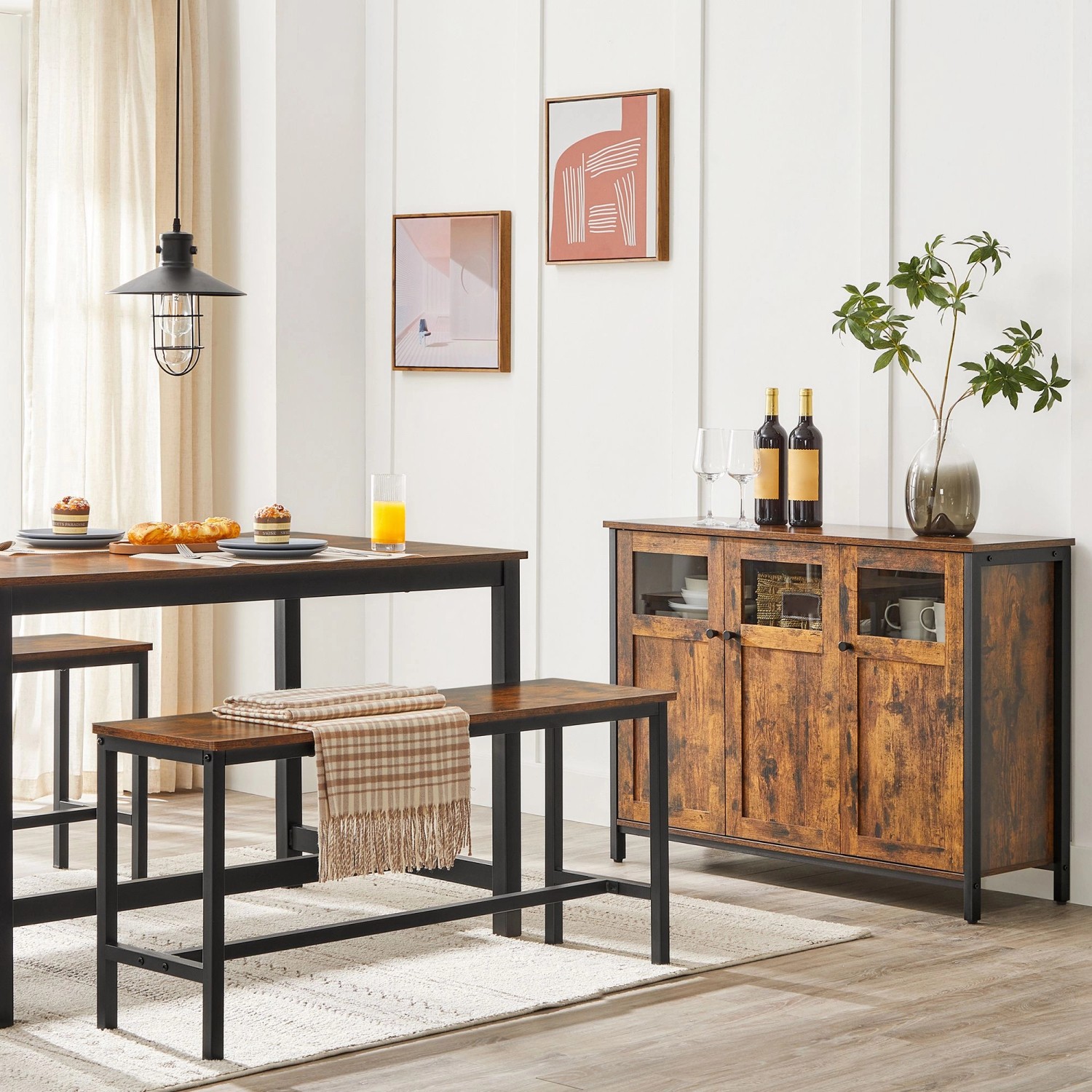 Vasagle Sideboard braun-schwarz mit Glastüren im Wohnzimmer.