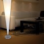 Näve Stehleuchte Tulip, Design-Stehlampe aus Stahl und Kunststoff in Weiß, Höhe 162 cm.