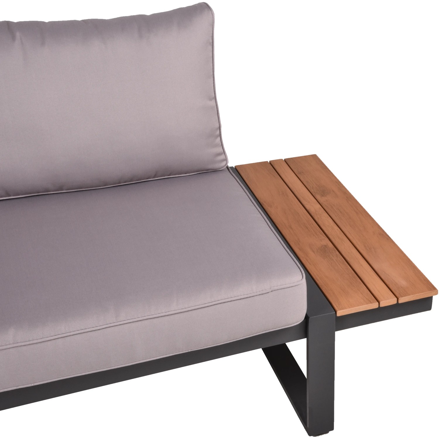 Detailaufnahme der graubraunen Garden Pleasure Lounge-Eckgruppe Belmira mit Ablage.