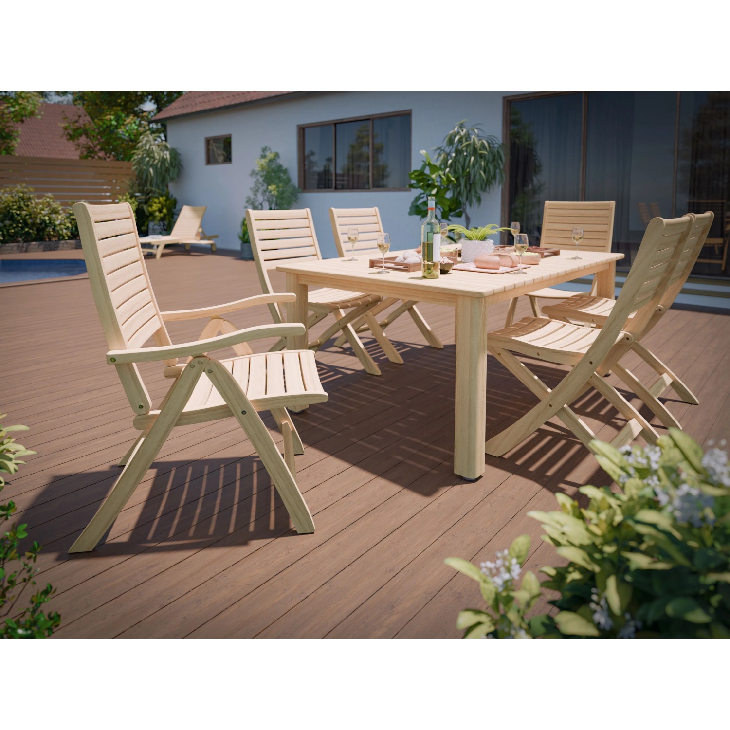 Verstellbarer Klappstuhl Canston aus Holz mit Armlehnen in Natur auf einer Terrasse.
