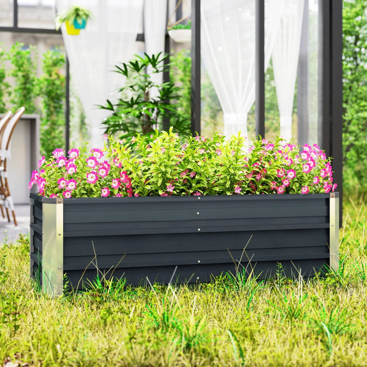 Outsunny Gartenbeet aus Stahl, kohlegrau, mit Blumen bepflanzt. Ideal für Garten und Terrasse.