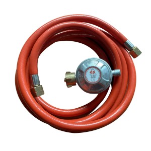 Teamson Home Feuerstellenregler mit Schlauch für Propangas-Feuerschalen im Garten.