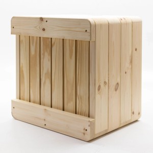 Massiver HolzFee Pflanzkasten Dona aus hellem Fichtenholz, vertikale Latten, abgerundete Kanten. Robuster Blumenkasten mit Rollen.